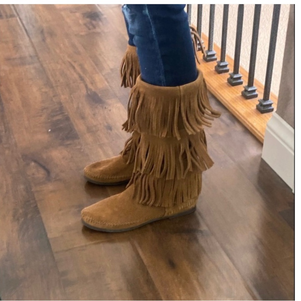 Minnetonka tan women’s mocassin leather boots,  size 7